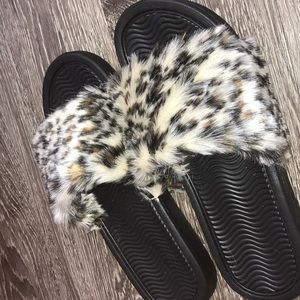 SEXY FUR SLIDES